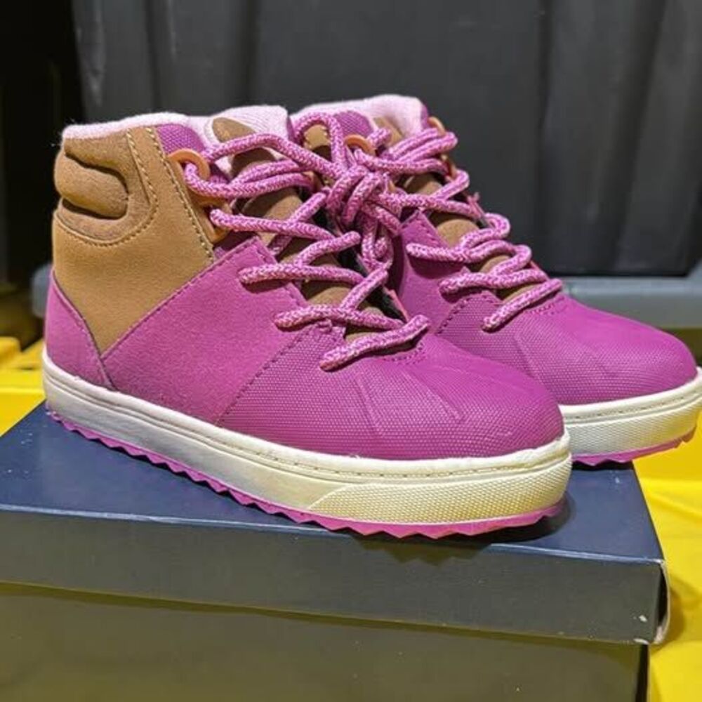 Girls Osh kosh size 11 boots 👢 🆕